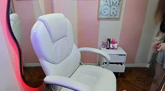 Snapshot of Dafnebela1 chatting on December 2024 04:31:01 PM Dafnebela1 online show from December 2024 04:31:01 PM