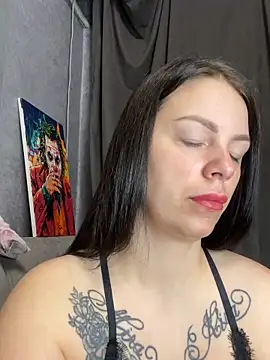Lola Hale online show from April 2026 07:41:01 PM