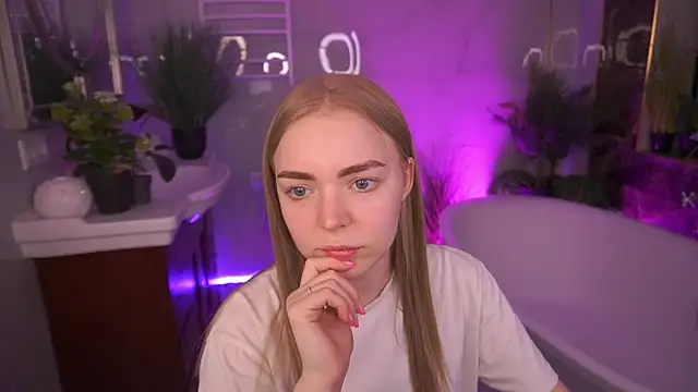 EmilySunshineS online show from May 2026 01:05:01 PM