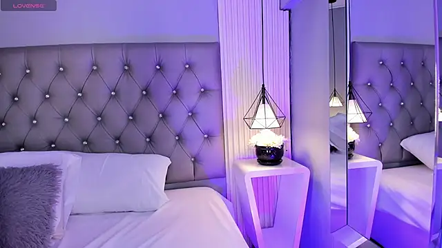 VioletthaRous online show from May 2026 10:37:02 PM
