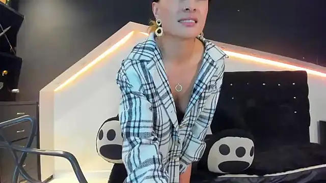 Snapshot of Coral_Gibson chatting on January 2025 06:24:01 PM Coral Gibson online show from January 2025 06:24:01 PM