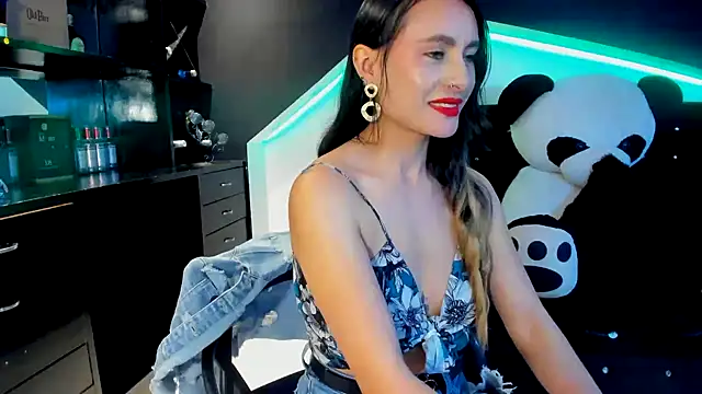 Snapshot of Coral_Gibson chatting on March 2025 03:28:02 PM Coral Gibson online show from March 2025 03:28:02 PM