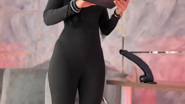 Ellaochoa online show from December 2025 11:25:02 AM