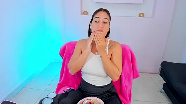 Snapshot of ScarlettWet9 chatting on December 2024 04:31:02 AM ScarlettWet9 online show from December 2024 04:31:02 AM