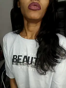 glam goddess online show from January 2025 05:05:01 AM