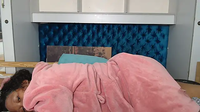 Zeeyonce696 online show from December 2024 09:39:02 PM