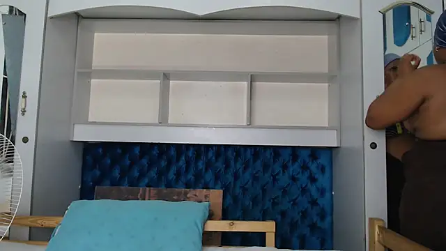 Zeeyonce696 online show from December 2024 06:44:01 PM