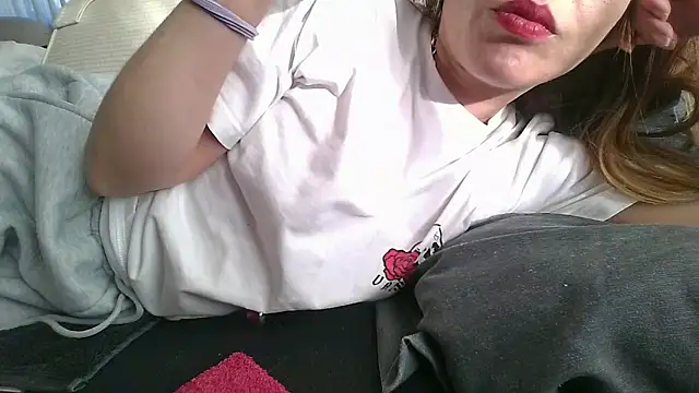 Snapshot of KarolinaReaper chatting on February 2025 02:13:01 PM KarolinaReaper online show from February 2025 02:13:01 PM