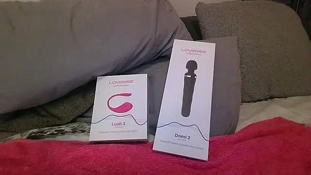 Snapshot of KarolinaReaper chatting on February 2025 09:11:02 PM KarolinaReaper online show from February 2025 09:11:02 PM