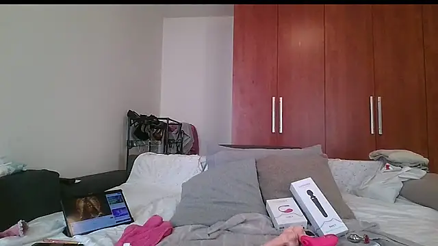 Snapshot of KarolinaReaper chatting on February 2025 12:59:02 PM KarolinaReaper online show from February 2025 12:59:02 PM