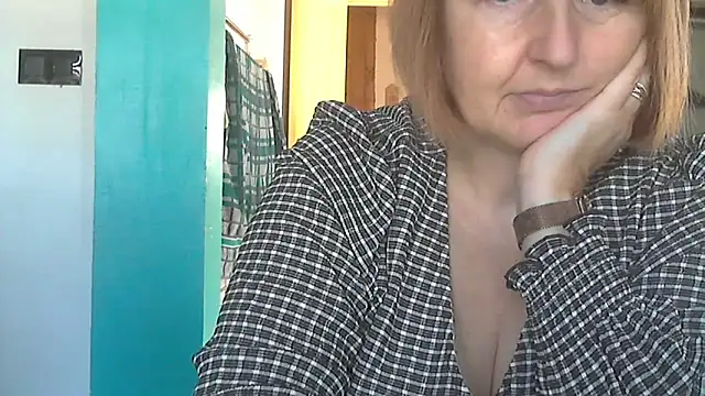 Snapshot of Sandcoq chatting on October 2025 08:32:01 AM Sandcoq online show from October 2025 08:32:01 AM