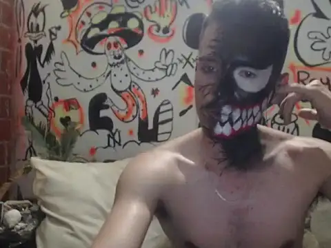 Snapshot of roystonee01 chatting on November 2025 01:40:01 AM roystonee01 online show from November 2025 01:40:01 AM