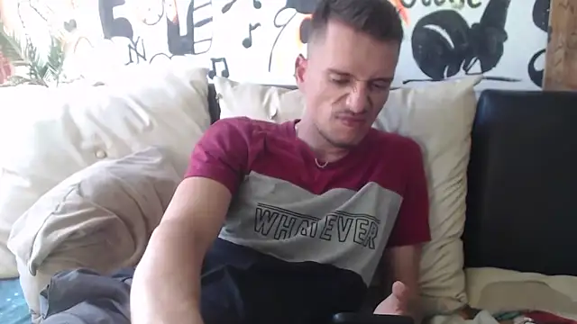 Snapshot of roystonee01 chatting on November 2025 07:27:01 PM roystonee01 online show from November 2025 07:27:01 PM