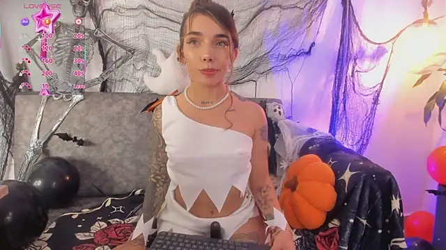 Mollymoon1 online show from October 2025 09:16:02 PM