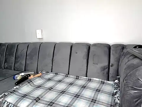 Pearl 00 online show from October 2025 07:47:01 PM