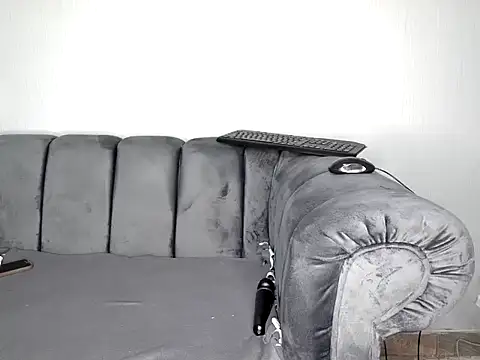 Pearl 00 online show from November 2025 09:59:02 PM