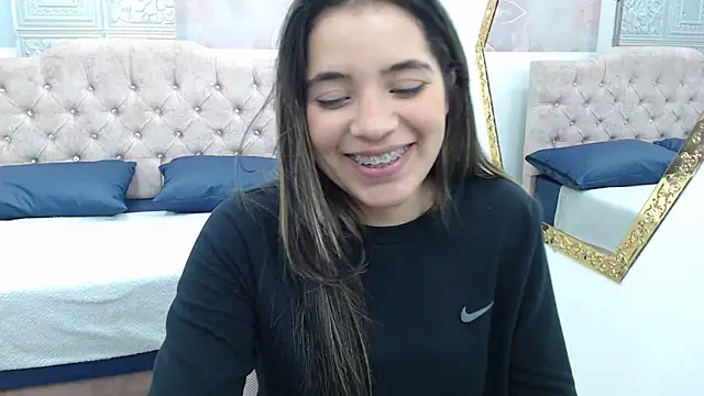 Snapshot of Leah_Means_ chatting on January 2025 05:31:01 PM Leah Means online show from January 2025 05:31:01 PM
