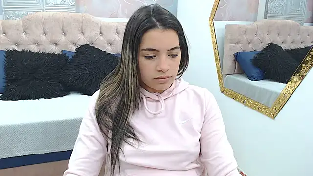 Snapshot of Leah_Means_ chatting on January 2025 04:01:02 PM Leah Means online show from January 2025 04:01:02 PM