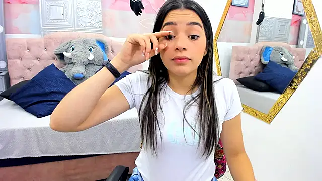 Snapshot of Leah_Means_ chatting on February 2025 01:25:01 PM Leah Means online show from February 2025 01:25:01 PM