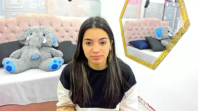 Snapshot of Leah_Means_ chatting on February 2025 01:27:01 PM Leah Means online show from February 2025 01:27:01 PM