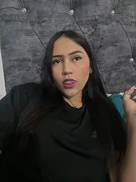 Snapshot of YuliiCamm chatting on March 2025 11:38:01 PM YuliiCamm online show from March 2025 11:38:01 PM
