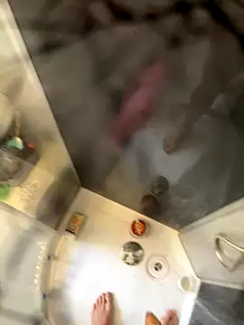 Snapshot of lescro95_ chatting on October 2025 12:58:01 PM lescro95 online show from October 2025 12:58:01 PM