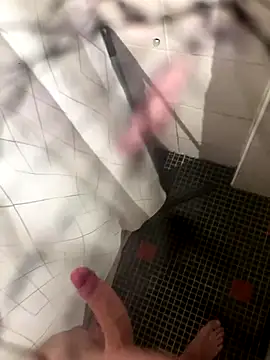 Snapshot of lescro95_ chatting on November 2025 01:44:02 PM lescro95 online show from November 2025 01:44:02 PM