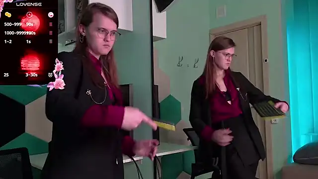 YukoFanee online show from November 2025 08:13:02 PM