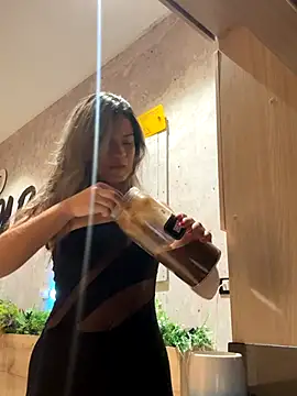 Alisha-Bond online show from October 2025 06:05:02 PM