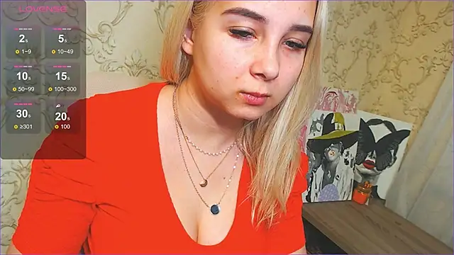 Snapshot of DolphinDreams chatting on December 2024 09:28:02 AM DolphinDreams online show from December 2024 09:28:02 AM