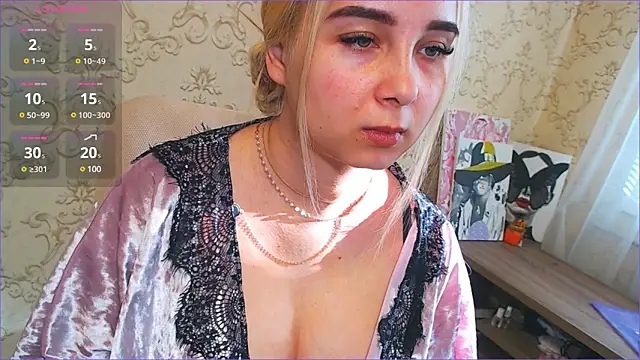 Snapshot of DolphinDreams chatting on January 2025 10:10:02 AM DolphinDreams online show from January 2025 10:10:02 AM