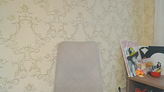 DolphinDreams online show from May 2026 12:32:02 PM