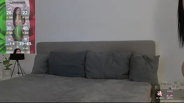 Snapshot of AllisonSky chatting on November 2025 01:44:02 PM AllisonSky online show from November 2025 01:44:02 PM