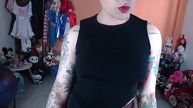 MissMiia2 online show from June 2026 05:37:01 PM