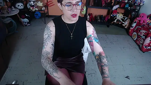 MissMiia2 online show from June 2026 01:04:01 PM