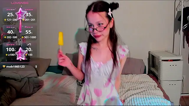 Anikka Liam online show from October 2025 12:19:02 AM