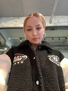 Diamond Bunny  online show from February 2026 03:07:01 PM