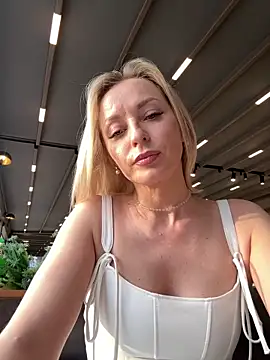 Diamond Bunny  online show from May 2026 04:04:02 PM