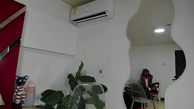 Snapshot of Milanxht chatting on October 2025 08:41:02 PM Milanxht online show from October 2025 08:41:02 PM