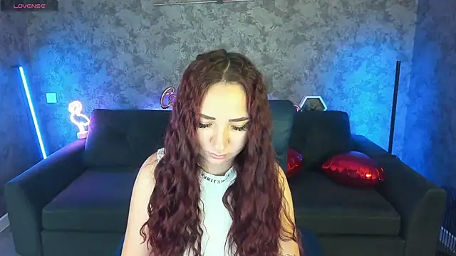 ElysLunar online show from February 2026 06:42:01 AM