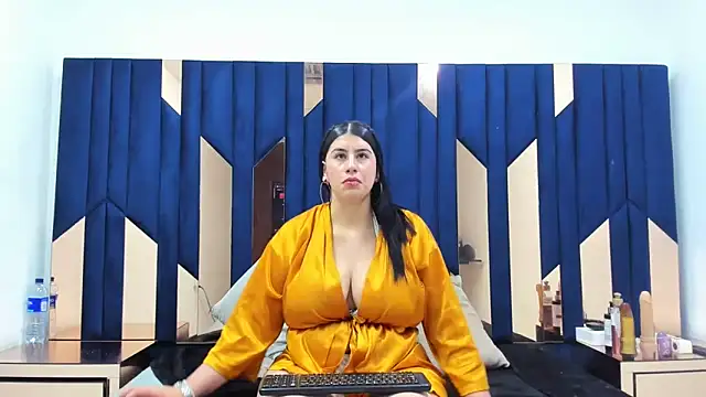 Snapshot of Criistaal_ chatting on February 2025 08:21:02 AM Criistaal  online show from February 2025 08:21:02 AM