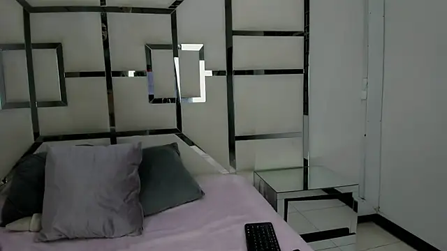 Criistaal  online show from March 2026 04:17:01 AM