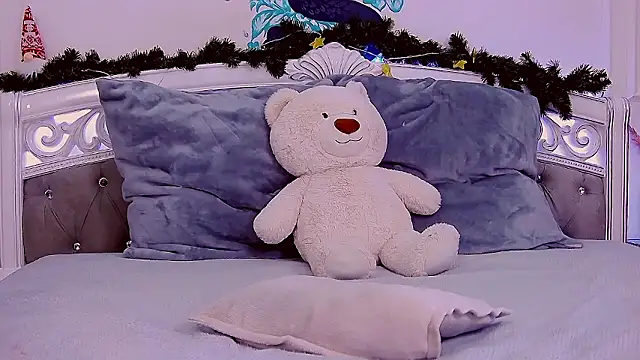 MiaNixan online show from January 2026 05:23:02 AM