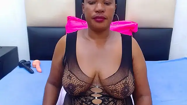 LICKABLEASSxxxx online show from February 2025 12:41:01 AM