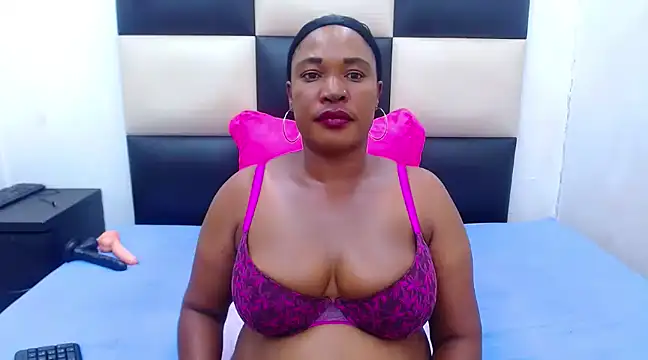 LICKABLEASSxxxx online show from February 2025 07:41:01 PM