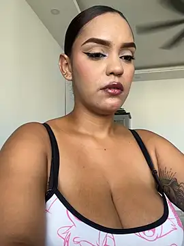 Sara-77 online show from June 2026 07:01:02 PM