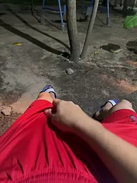 Snapshot of Erick-90 chatting on October 2025 04:42:01 AM Erick-90 online show from October 2025 04:42:01 AM