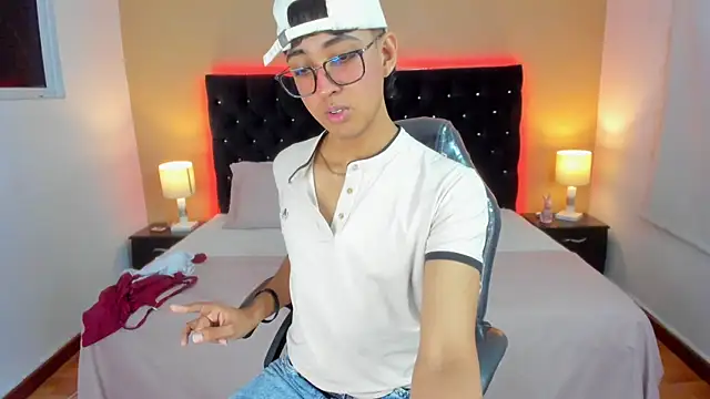 Snapshot of Dark_hairy_ chatting on December 2024 03:00:02 AM Dark hairy online show from December 2024 03:00:02 AM