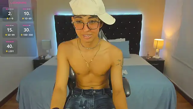 Snapshot of Dark_hairy_ chatting on January 2025 02:53:01 AM Dark hairy online show from January 2025 02:53:01 AM