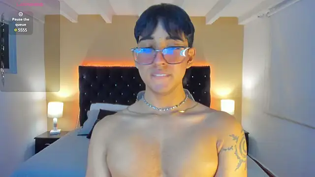 Snapshot of Dark_hairy_ chatting on February 2025 06:39:02 AM Dark hairy online show from February 2025 06:39:02 AM
